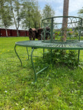 Grön trädbänk i smide